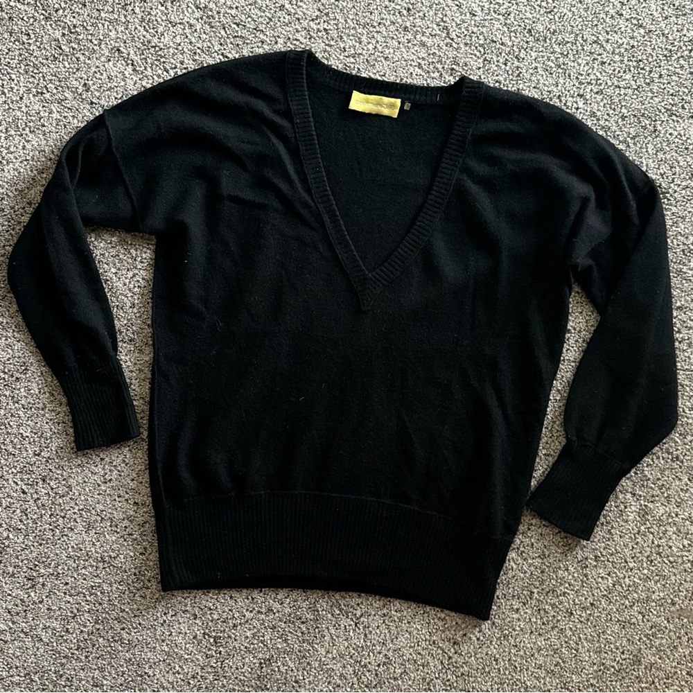 360 Cashmere Black V-Neck Sweater